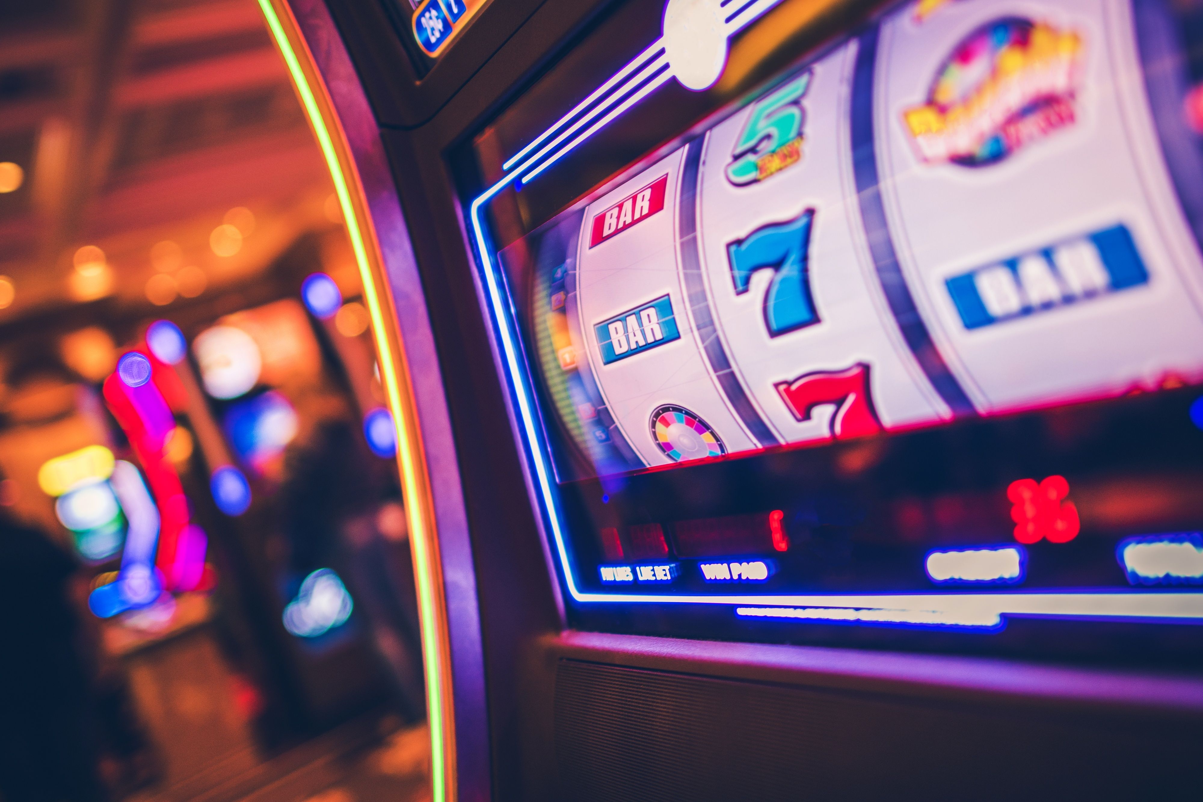 Fa Cai Shen Deluxe live dealer studio with multiple camera feeds showing game mechanics